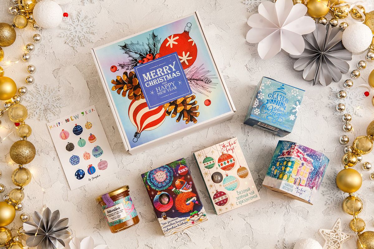 Different items that can be example of holiday gift packaging ideas