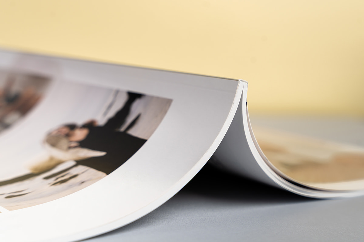 An image displaying flawless book binding and the thickness of the book.