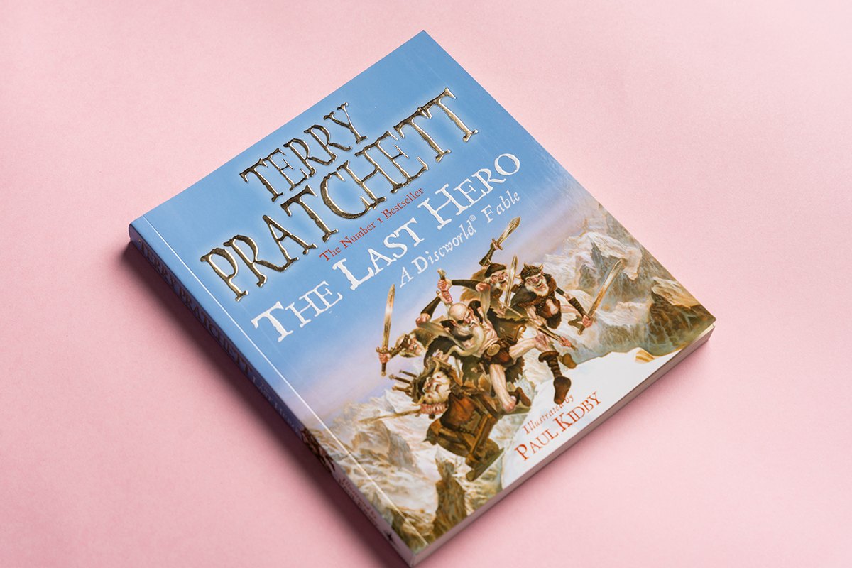 Beautiful book editions – The Last Hero by Terry Pratchett front cover.