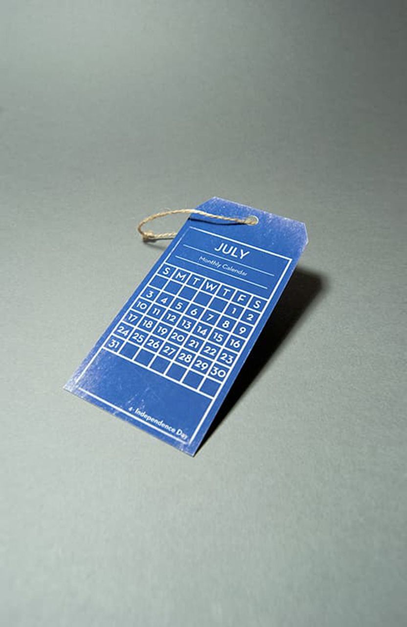 One of the hang tag examples with calendar design, blue background and white letters. 