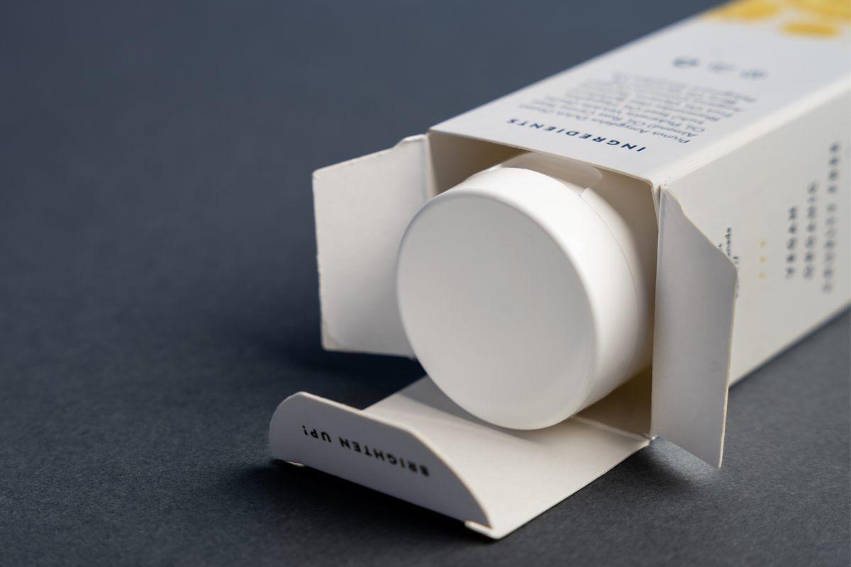 Packaging checklist - a tube (primary packaging) in a packaging box (secondary packaging).
